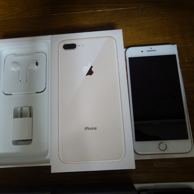 完全未使用品超美品 au iphone8plus256GB simロック解除済み