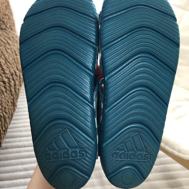 adidas(アディダス)のほぼ新品❗️アディダス サンダル 21センチ キッズ/ベビー/マタニティのキッズ靴/シューズ(15cm~)(サンダル)の商品写真