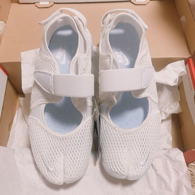 NIKE ホワイト 靴/シューズ エアリフト レディース 25 25 【配送費無料】！