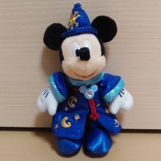 ディズニー(Disney)のディズニーシー10周年　ミッキー　バッジ付きキーチェーン(キャラクターグッズ)