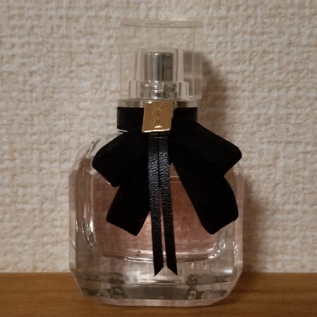 Yves Saint Laurent Beaute(イヴサンローランボーテ)のイヴ・サンローラン　モンパリ　オーデパルファム コスメ/美容の香水(香水(女性用))の商品写真