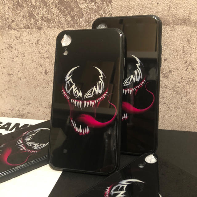 MARVEL VENOM 耐衝撃発光ガラスケース iphoneXR用カバーの通販 by ターキ屋   プロフ見てね｜ラクマ