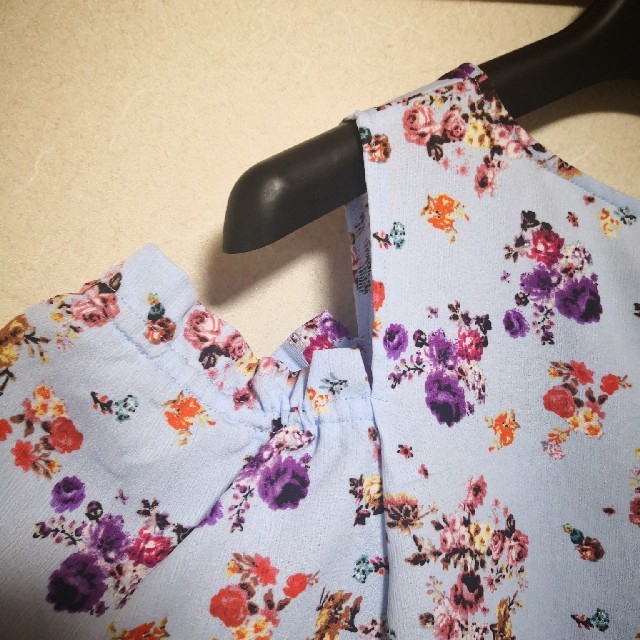 OUTDOOR PRODUCTS(アウトドアプロダクツ)の肩出し花柄トップス レディースのトップス(Tシャツ(半袖/袖なし))の商品写真