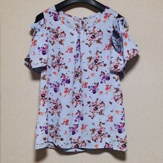 アウトドアプロダクツ(OUTDOOR PRODUCTS)の肩出し花柄トップス(Tシャツ(半袖/袖なし))