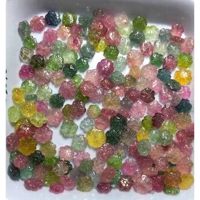 天然 トルマリン 小花 100粒 ブレスレット用貫通穴あり - 各種パーツ 天然 トルマリン 小花 100粒 ブレスレット用貫通穴あり - 各種パーツ
