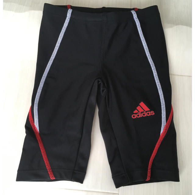 adidas(アディダス)のSALE〜6/16【新品】アディダス キッズ 水着 100サイズ  パンツ キッズ/ベビー/マタニティのキッズ服男の子用(90cm~)(水着)の商品写真