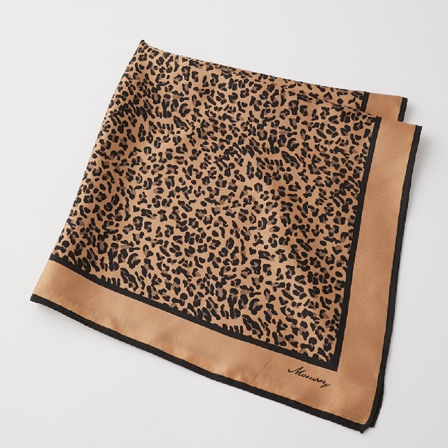 moussy(マウジー)のSILK LEOPARDスカーフ(ニューバージョン)  値札タグ付き正規品です。 レディースのファッション小物(バンダナ/スカーフ)の商品写真