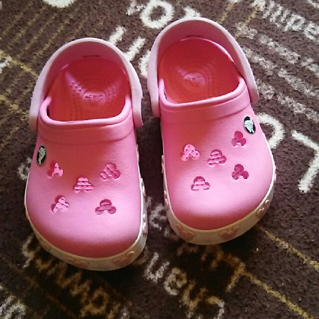 crocs(クロックス)のりんこ様専用クロックス  ミッキー   13㎝～13.5㎝ キッズ/ベビー/マタニティのベビー靴/シューズ(~14cm)(サンダル)の商品写真