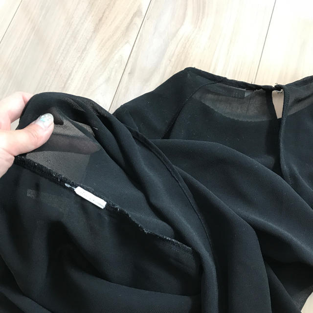 ZARA(ザラ)のザラ ZARA ビジュー付きとろみブラウス S レディースのトップス(シャツ/ブラウス(半袖/袖なし))の商品写真