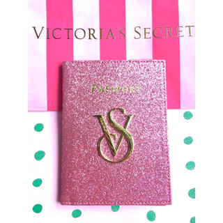 ヴィクトリアズシークレット(Victoria's Secret)のVictoria’s Secret 「新品」ピカピカパスポートケース(名刺入れ/定期入れ)