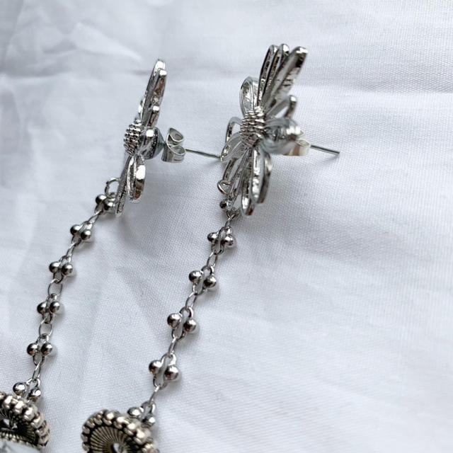 flower chain(silver) ハンドメイドのアクセサリー(ピアス)の商品写真