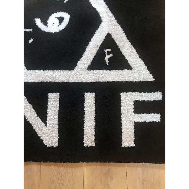 UNIF(ユニフ)のUNIF - ロゴ入り、フロアーラグ•マット インテリア/住まい/日用品のラグ/カーペット/マット(ラグ)の商品写真