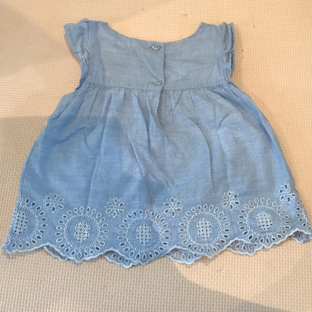 babyGAP(ベビーギャップ)の＊baby GAP＊レース カットワーク トップス＊18-24month キッズ/ベビー/マタニティのキッズ服女の子用(90cm~)(ブラウス)の商品写真