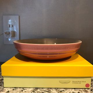 ルクルーゼ(LE CREUSET)の新品未使用！ル・クルーゼ ラウンドディッシュ20cm ローズクウォーツ ピンク(食器)