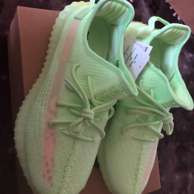 adidas(アディダス)のyeezy boots 350 v2 glow メンズの靴/シューズ(スニーカー)の商品写真