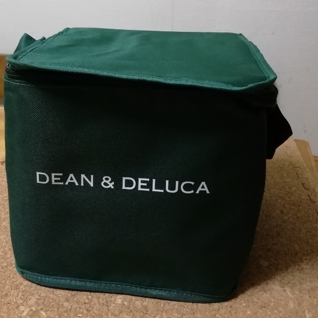 DEAN & DELUCA(ディーンアンドデルーカ)のDEAN＆DELUCA 　ディーン＆デルーカグリーン　保冷バッグ４点セット インテリア/住まい/日用品のキッチン/食器(弁当用品)の商品写真