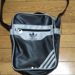 アディダス(adidas)のアディダス　ショルダーバッグ　adidas(ショルダーバッグ)