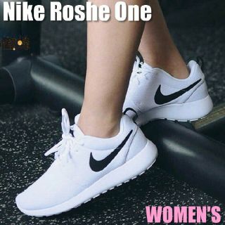 ナイキ(NIKE)の
著名人着用!ナイキローシワンROSHE新品スニーカー人気の白黒！


(スニーカー)