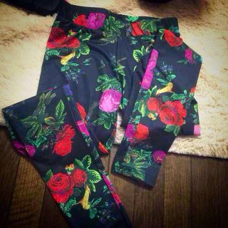 エイチアンドエム(H&M)の【レギンス】#花柄#薔薇#バラ#スパッツ(レギンス/スパッツ)