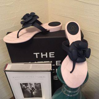 シャネル(CHANEL)の未使用に近い✨レアカラーflipflop(サンダル)