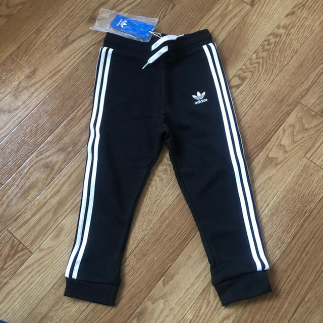 adidas(アディダス)のadidas kids トラックパンツ スウェット生地  100 キッズ/ベビー/マタニティのキッズ服男の子用(90cm~)(パンツ/スパッツ)の商品写真