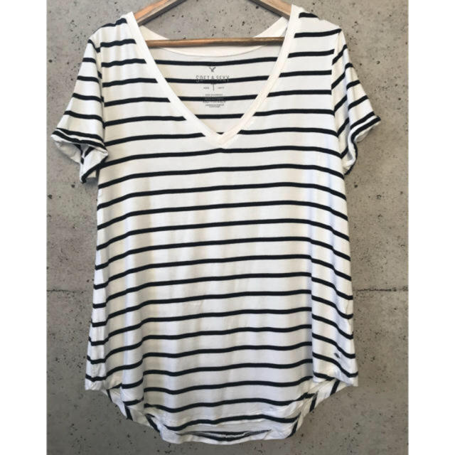 American Eagle(アメリカンイーグル)のAMERICAN EAGLE AEO ボーダー VネックTシャツ  レディースのトップス(Tシャツ(半袖/袖なし))の商品写真