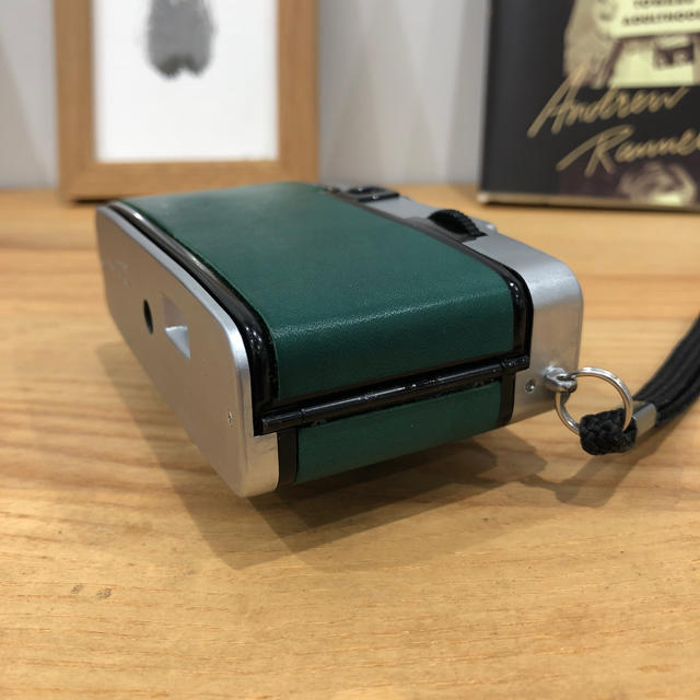 OLYMPUS(オリンパス)の【整備済・完動品】 OLYMPUS PEN EE-3 深緑 スマホ/家電/カメラのカメラ(フィルムカメラ)の商品写真