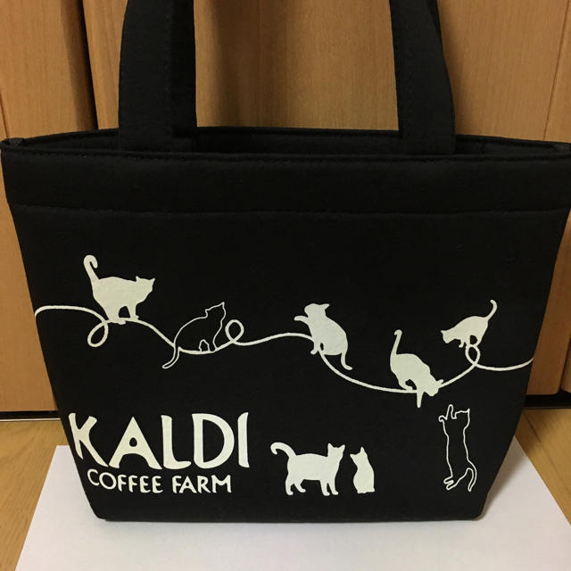 KALDI(カルディ)のKALDI 猫の日バッグ 2019 カレンダー カルディ インテリア/住まい/日用品の文房具(カレンダー/スケジュール)の商品写真