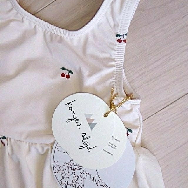 PETIT BATEAU(プチバトー)のkongessloejd コンゲススロイド 水着 新品 女の子 キッズ/ベビー/マタニティのキッズ服女の子用(90cm~)(水着)の商品写真