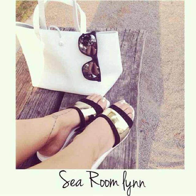 searoomlynn♡サンダルゴールド レディースの靴/シューズ(サンダル)の商品写真