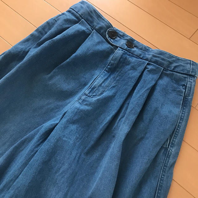 GAP(ギャップ)のGAP タック入りワイドデニムパンツ レディースのパンツ(デニム/ジーンズ)の商品写真