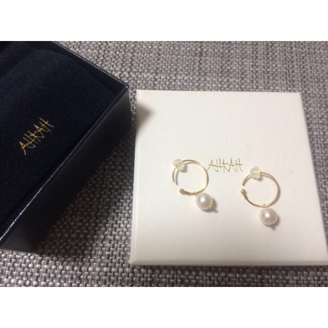 数回着用 AHKAH アーカー ルルピアス クリームピンクS 話題の行列