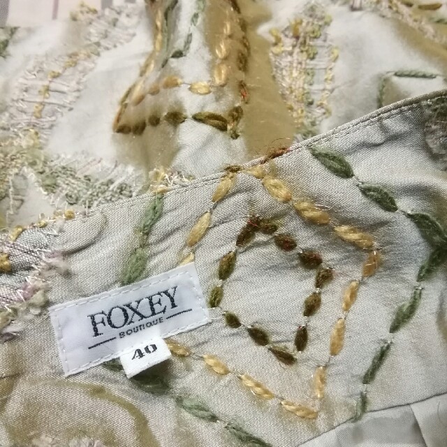 FOXEY(フォクシー)のフォクシー foxey 刺繍入りシルクスカート レディースのスカート(ひざ丈スカート)の商品写真