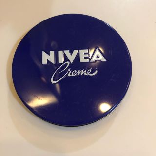 カオウ(花王)のNIVEA 青缶(ボディクリーム)