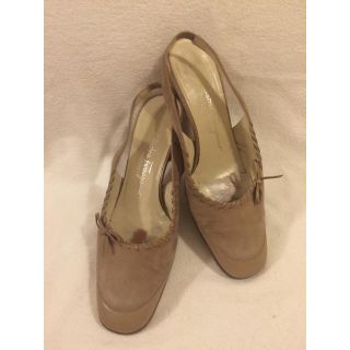 サルヴァトーレフェラガモ(Salvatore Ferragamo)のフェラガモ   バックストラップパンプス(ハイヒール/パンプス)