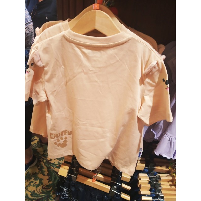 ダッフィー(ダッフィー)の【ゆぅ様専用】香港ディズニーダッフィー子供用Ｔシャツ（XSサイズ） キッズ/ベビー/マタニティのキッズ服男の子用(90cm~)(Tシャツ/カットソー)の商品写真