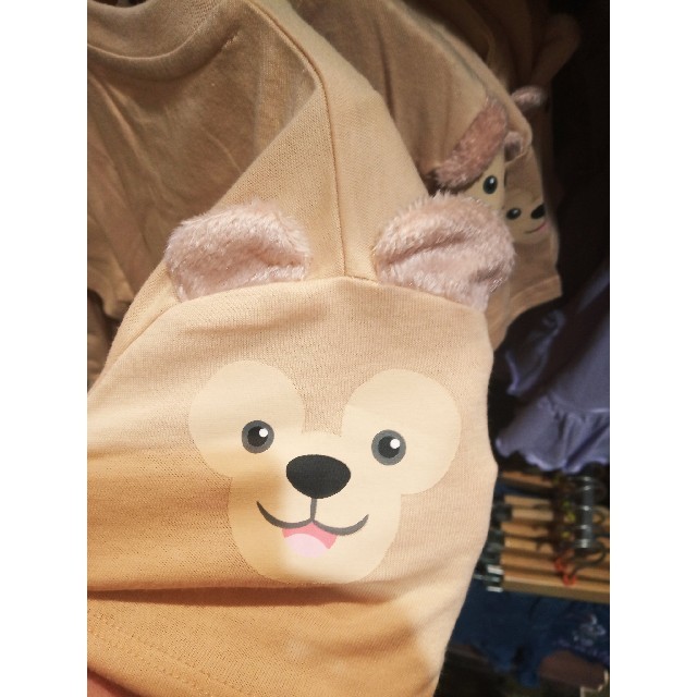 ダッフィー(ダッフィー)の【ゆぅ様専用】香港ディズニーダッフィー子供用Ｔシャツ（XSサイズ） キッズ/ベビー/マタニティのキッズ服男の子用(90cm~)(Tシャツ/カットソー)の商品写真