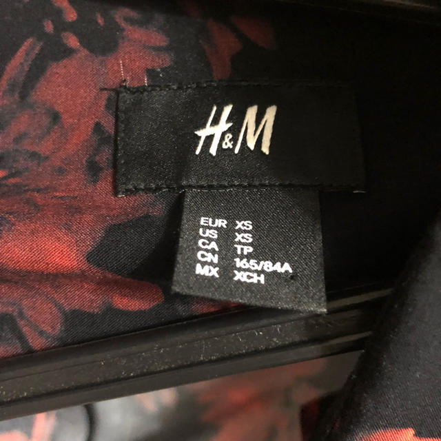 H&M(エイチアンドエム)のH&M 花柄シャツ XSサイズ 西島隆弘（nissy）着用モデル メンズのトップス(シャツ)の商品写真