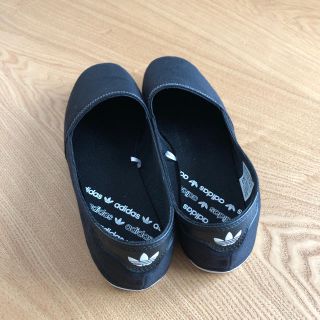 アディダス(adidas)のadidas フラットシューズ(スリッポン/モカシン)