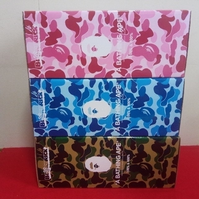 A BATHING APE(アベイシングエイプ)のBape Be@Bbrick M ninagawa 100&400% 3個セット エンタメ/ホビーのおもちゃ/ぬいぐるみ(キャラクターグッズ)の商品写真