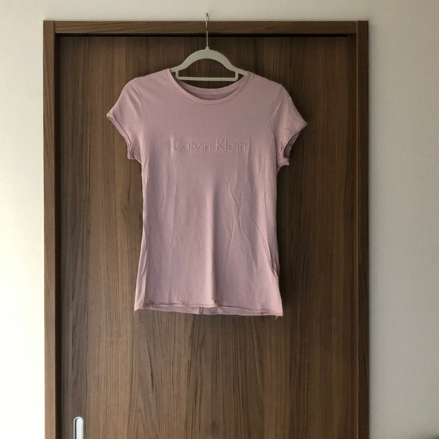 Calvin Klein(カルバンクライン)のCalvin Klein ロゴT スモーキーピンク レディースのトップス(Tシャツ(半袖/袖なし))の商品写真