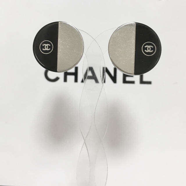 CHANEL - 正規品 シャネル イヤリング シルバー ココマーク 銀 丸 バイカラー 黒 ロゴの通販 by ☆ハーベスト☆｜シャネルならラクマ