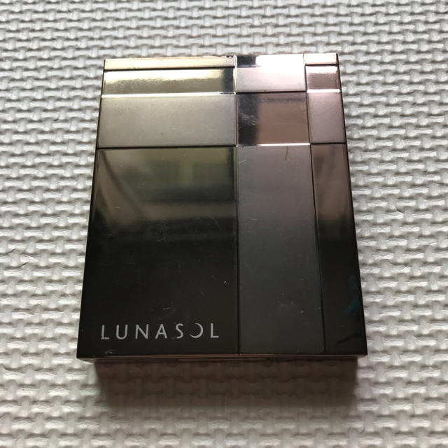 LUNASOL(ルナソル)のルナソル スキンモデリングアイズ 01 コスメ/美容のベースメイク/化粧品(アイシャドウ)の商品写真