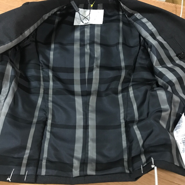 BURBERRY(バーバリー)のBurberryチルドレン グレースーツ 8Y 128新品未使用 キッズ/ベビー/マタニティのキッズ服男の子用(90cm~)(ジャケット/上着)の商品写真