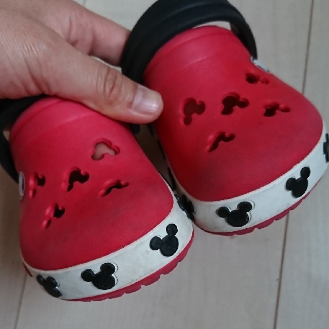 crocs(クロックス)のディズニー×crocs キッズ/ベビー/マタニティのベビー靴/シューズ(~14cm)(サンダル)の商品写真