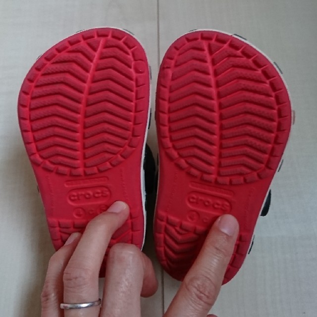 crocs(クロックス)のディズニー×crocs キッズ/ベビー/マタニティのベビー靴/シューズ(~14cm)(サンダル)の商品写真
