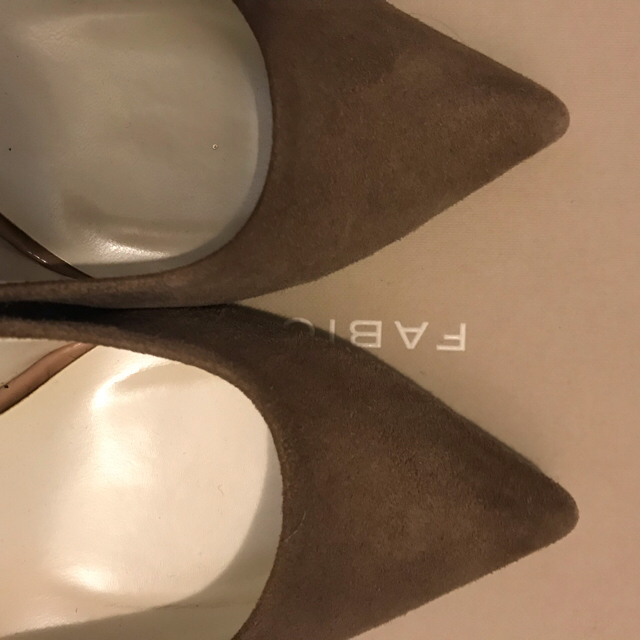 DIANA(ダイアナ)のDIANA ビジュー キラキラ ベージュ パンプス レディースの靴/シューズ(ハイヒール/パンプス)の商品写真