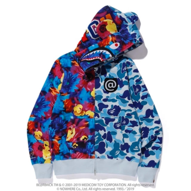 A BATHING APE(アベイシングエイプ)の2XL！【 BAPE×mika ninagawa 】BE@R シャークパーカー青 メンズのトップス(パーカー)の商品写真