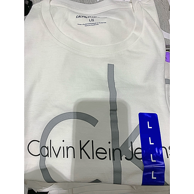 Calvin Klein(カルバンクライン)の複数購入値下げ可能！新品 カルバンクライン 半袖Tシャツ 各色 各サイズあり！ レディースのトップス(Tシャツ(半袖/袖なし))の商品写真