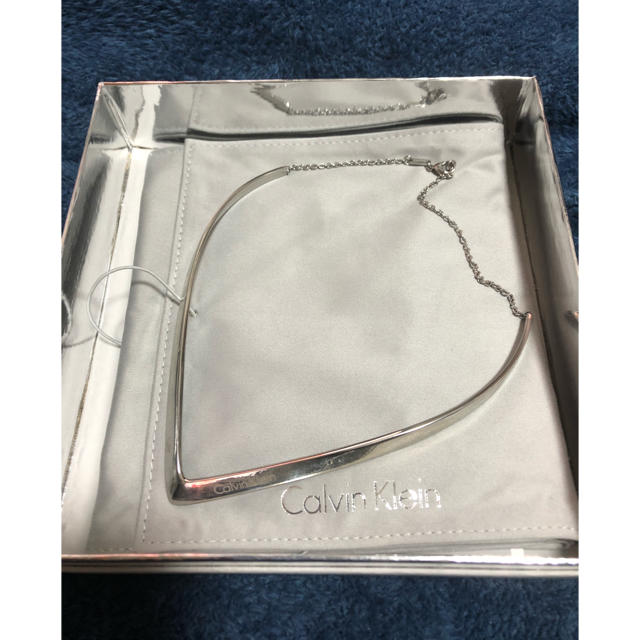 Calvin Klein(カルバンクライン)の【煮干し煮様専用】カルバンクライン☆V字チョーカー レディースのアクセサリー(ネックレス)の商品写真